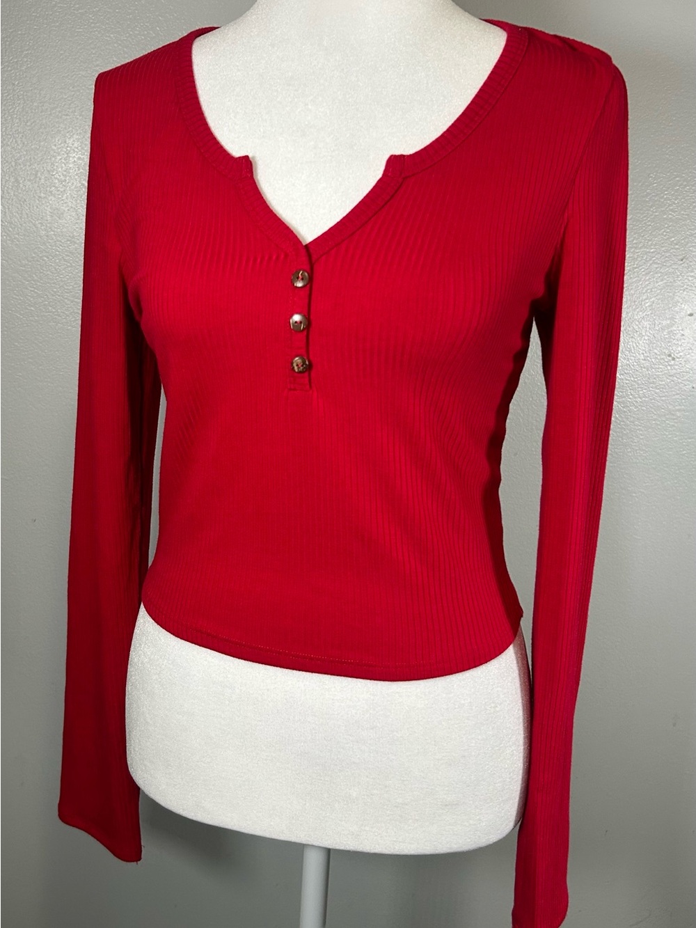 Red Ribbed Long-Sleeve Cropped Henley Top - Women